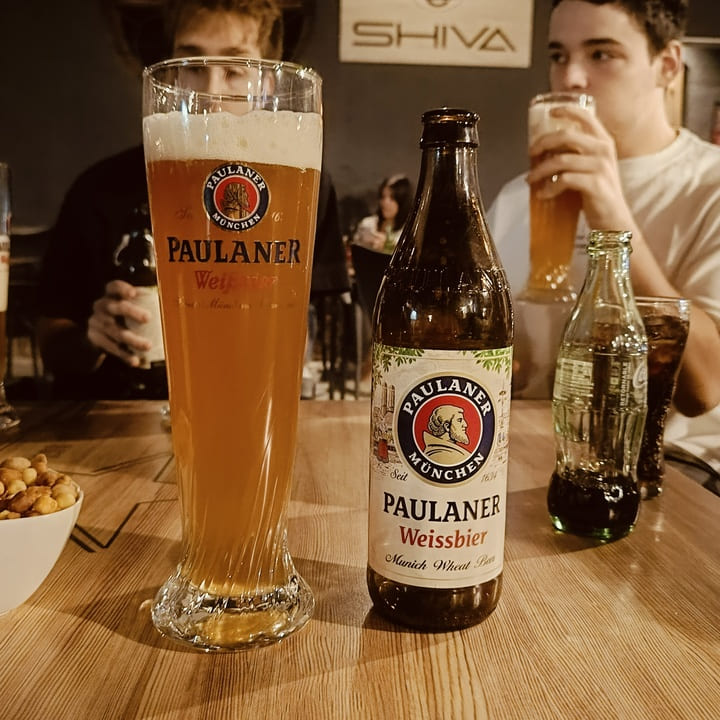 botella de cerveza Paulaner
